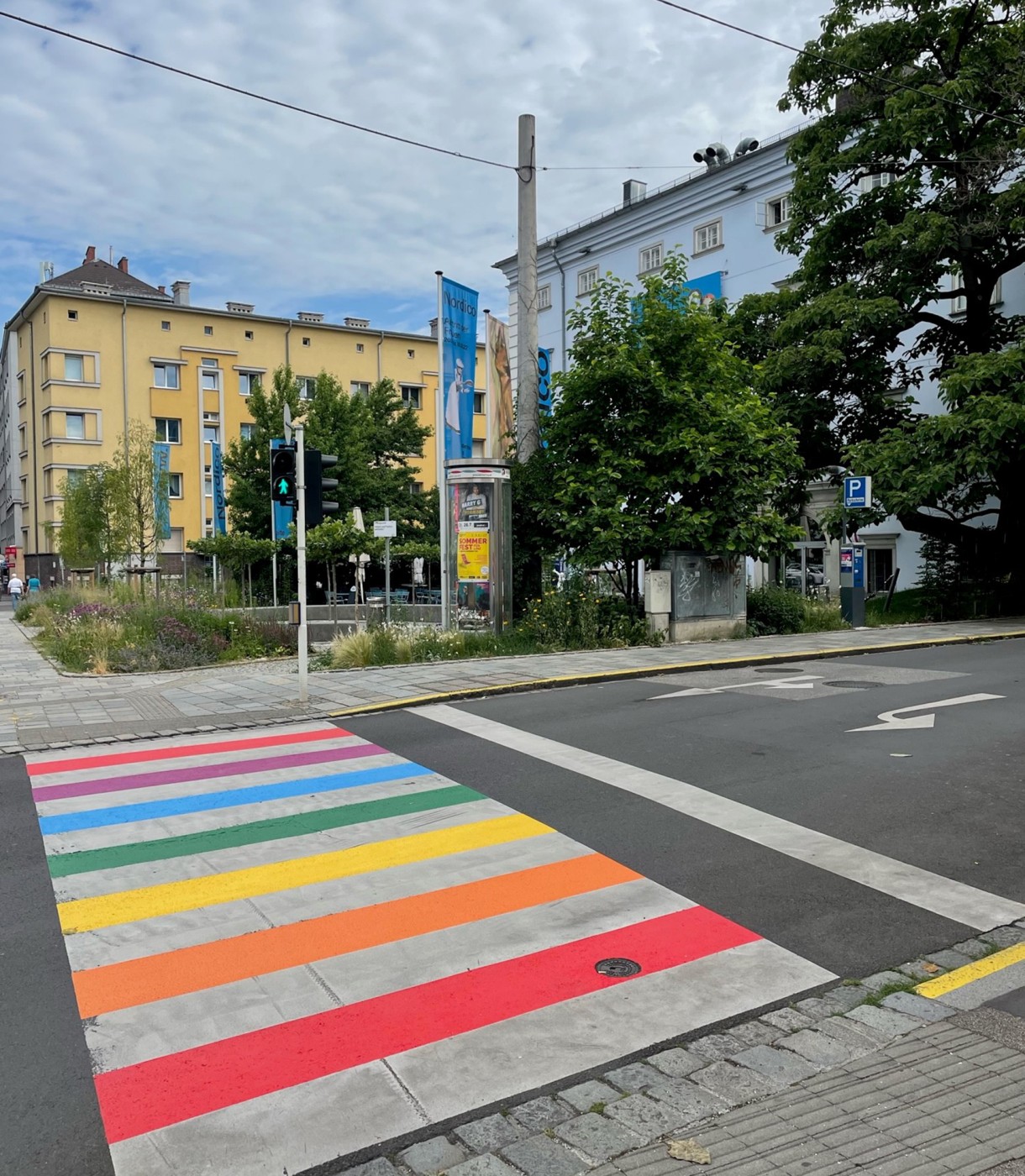 Zwei neue Regenbogen-Zebrastreifen in Linz